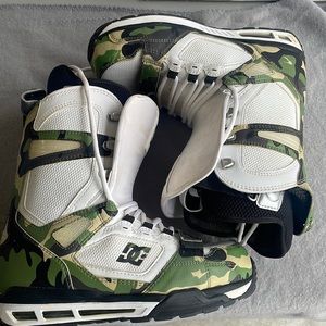 DC mens camo snowboard boots